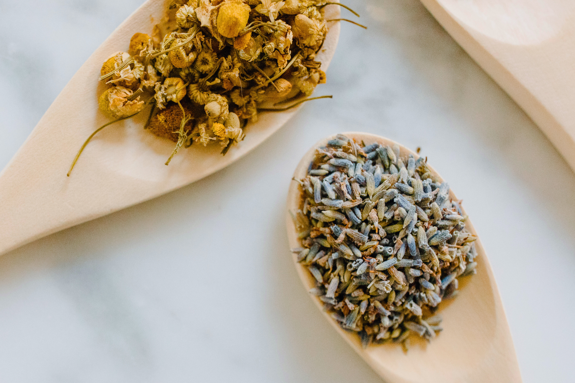 Lavender Chamomile Tea in 3 Easy Steps (and Benefits)